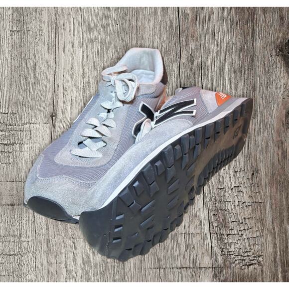 New Balance men’s suede mesh 515 V1 gray‎ black running shoes. Size 9M